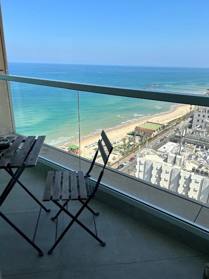 Beachfront Apartment Bat Yam Exterior photo